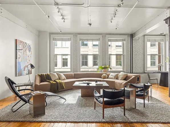284 Lafayette St APT 5D, New York, NY 10012