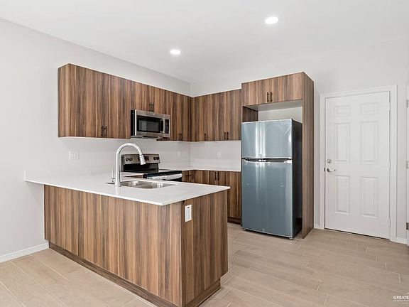 5th image of 2901 W Driftwood St #1