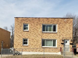 564 Barrett St, Elgin, IL 60120