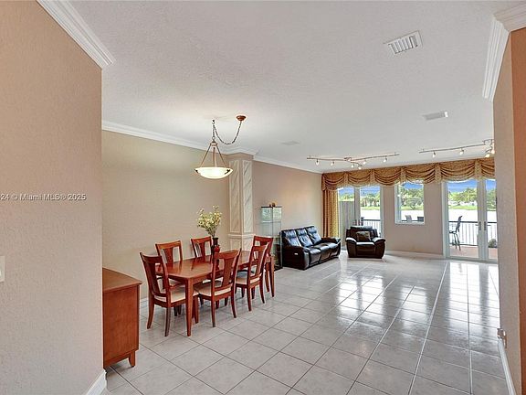 5th image of 781 NE 195th St #781