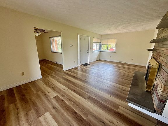 3rd image of 2707 Fairlane Dr
