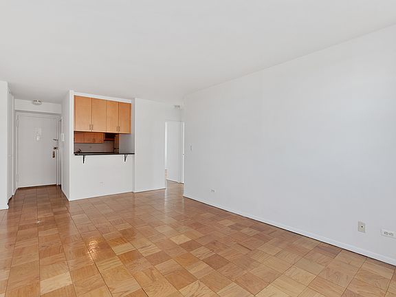 3rd image of 200 E 72nd St APT 17K