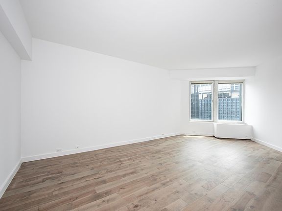 3rd image of 150 W 56th St APT 4012