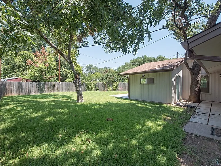 2902 Silverleaf Dr — Photo 27