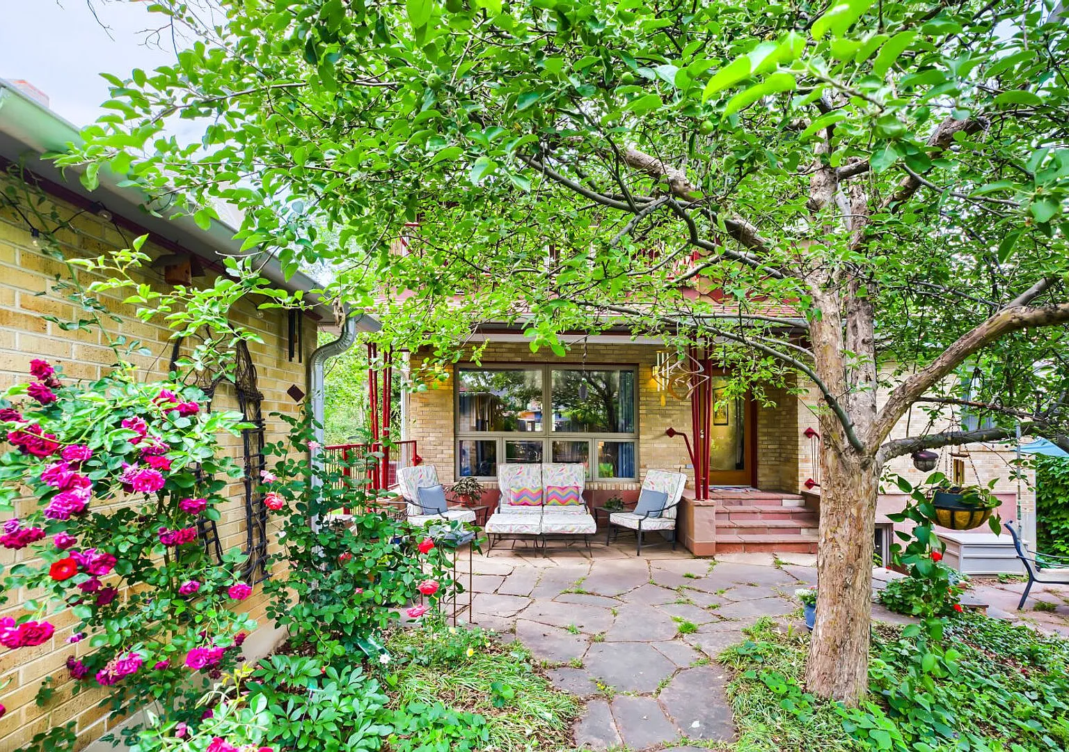 Charming Downtown Oasis | Steps to Pearl Street — Photo 4