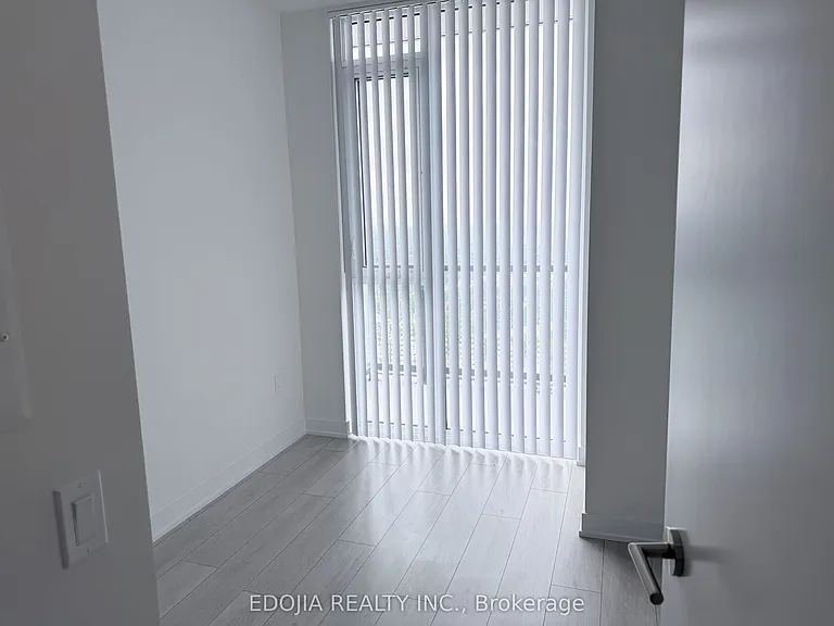 5858 Yonge St #10 — Photo 8