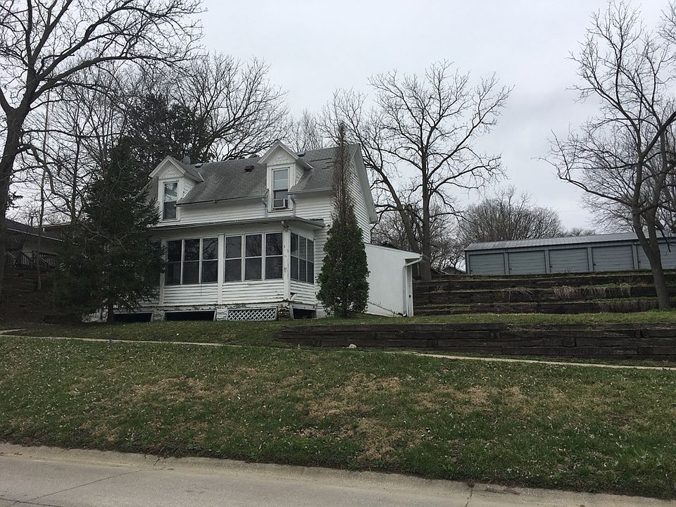 1st image of 106 N Linn St