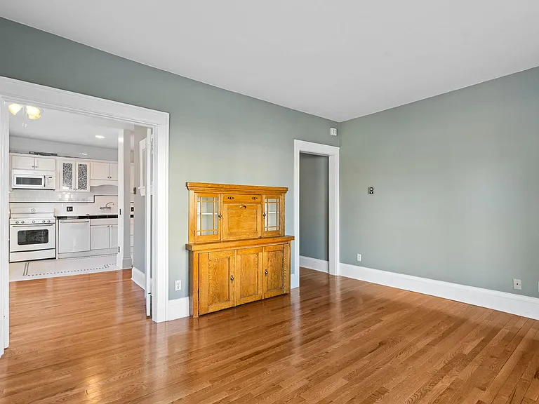 385 Laurel Ave — Photo 3