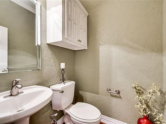 5th image of 4235 Towne Lake Ct