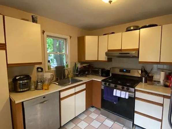 15 Pleasant Pl #2, Cambridge, MA 02139