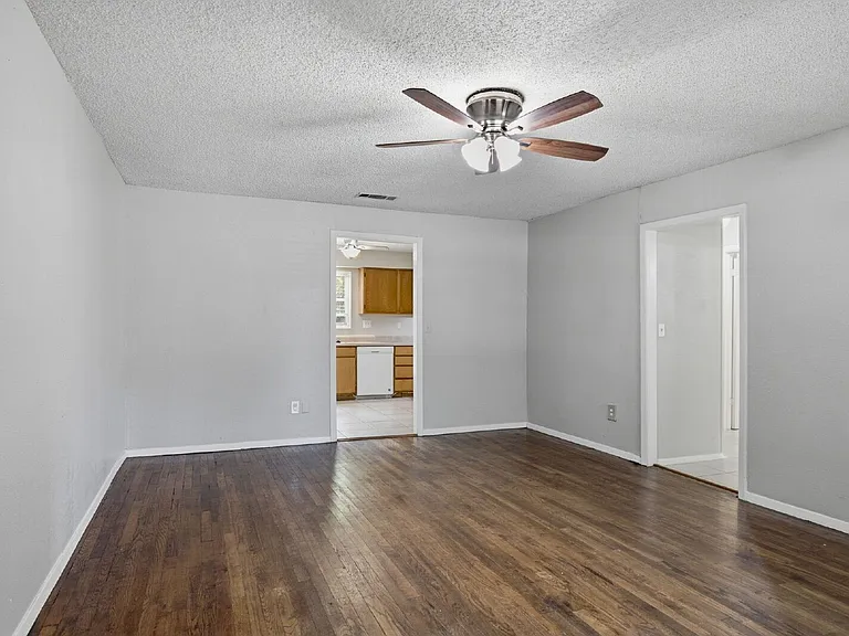 308 N Roe St #B — Photo 5