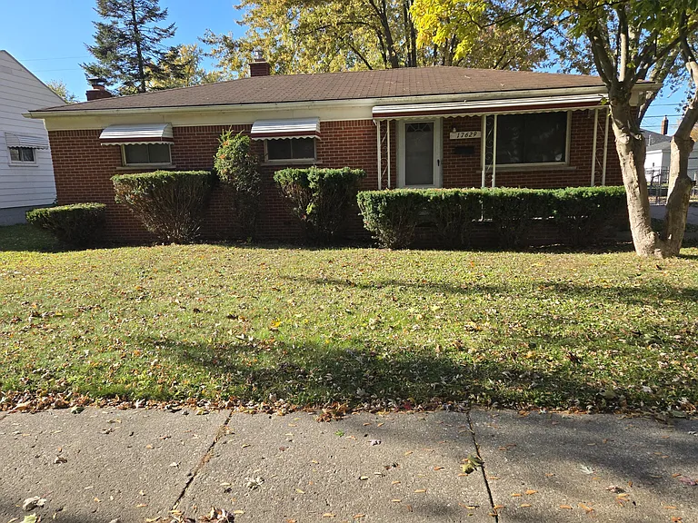 17629 Prospect St — Photo 1