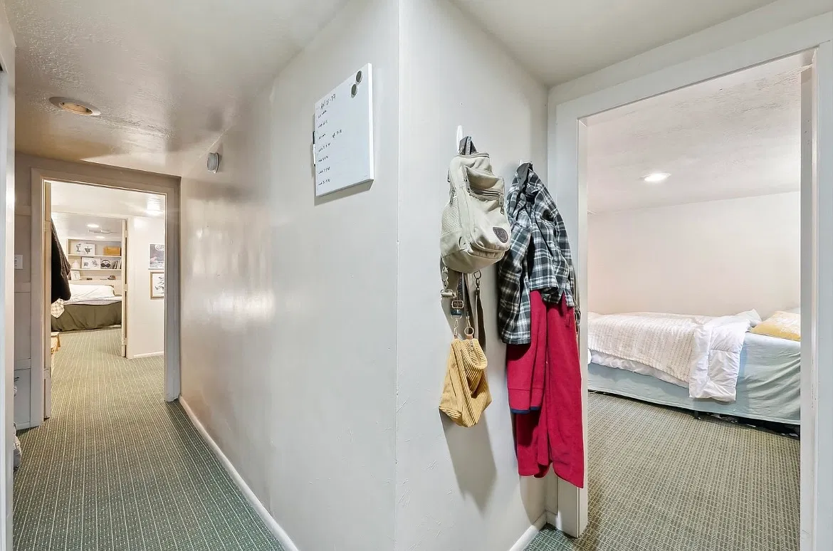 3 bed, $825 — Photo 2