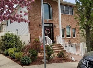 15 Opal Ln, Staten Island, NY 10309