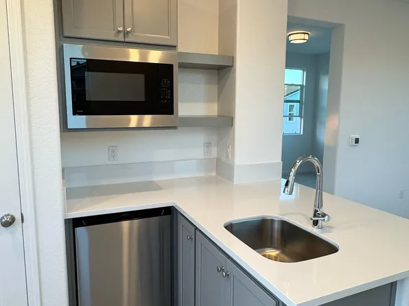 3170 Summit Dr, Tracy, CA 95377