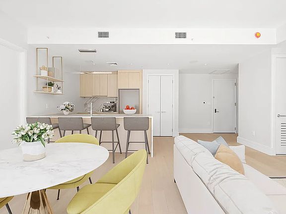 3rd image of 960 Franklin Ave #260