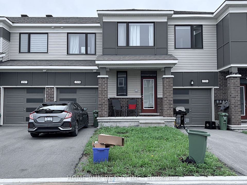 1st image of 219 Billrian Cres