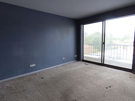 5th image of 3900 W 95th St APT 303
