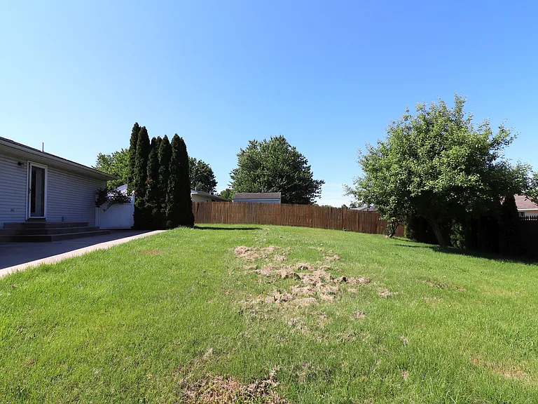10 Spring House Ln — Photo 23
