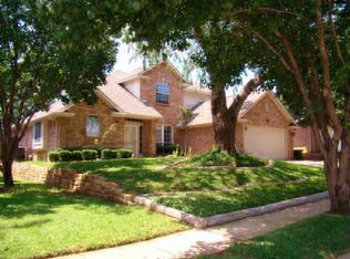 809 Peterstow Dr, Euless, TX 76039