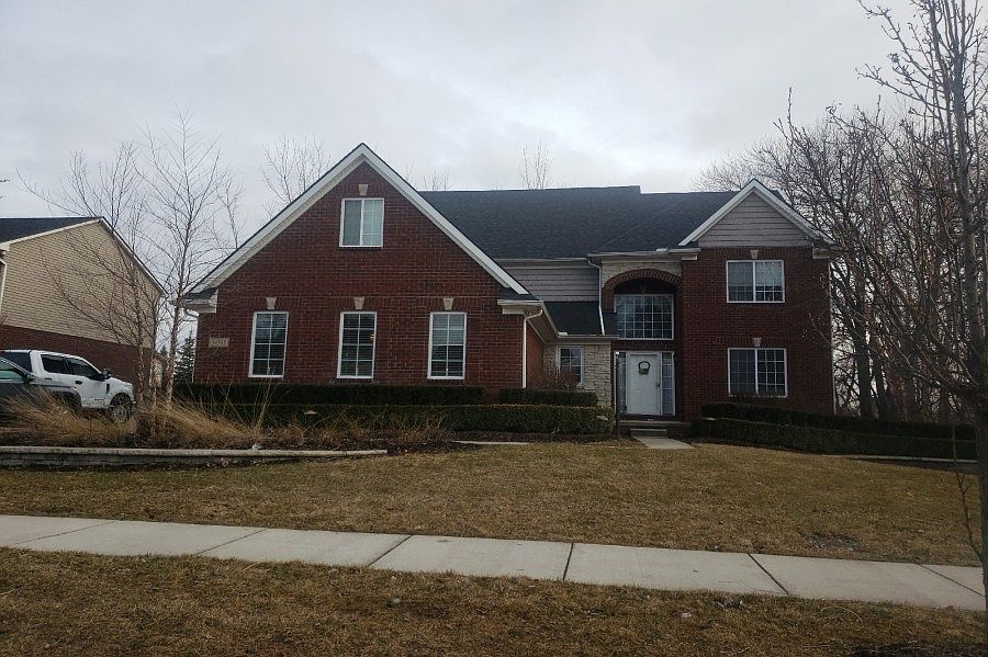 1st image of 54595 Villagewood Dr