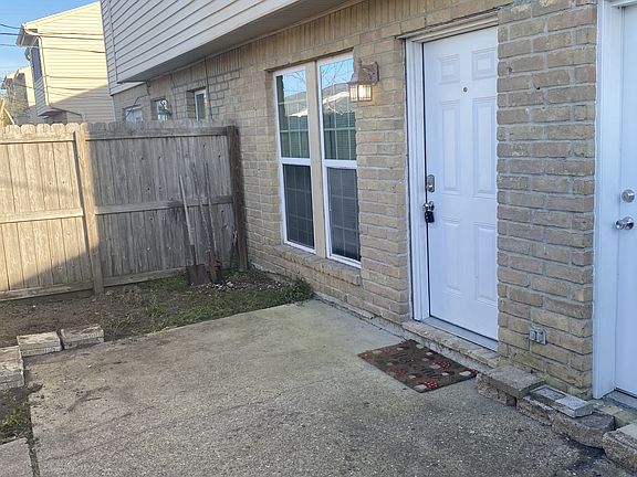 3rd image of 992 Park Meadow Dr #1