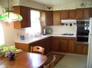 921 Augusta Ave, Elgin, IL 60120