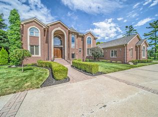 4560 Arrowhead Rd, West Bloomfield, MI 48323