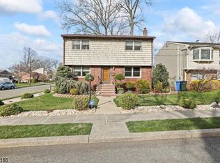 369 Kennedy St, Iselin, NJ 08830