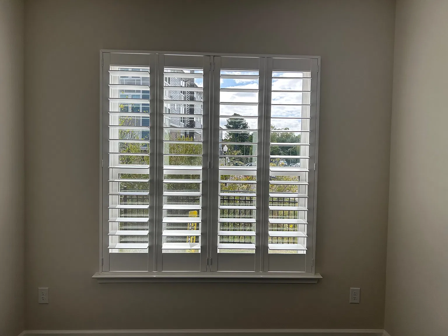 3 bed, 2.5 bath, 1926 sqft, $2,350 — Photo 4