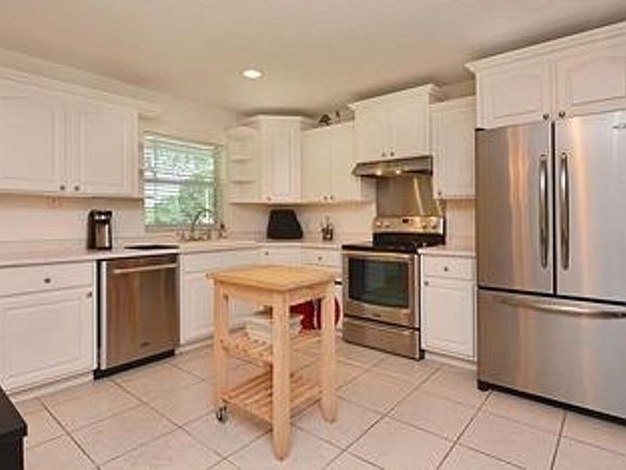 3rd image of 2301 Lakeview Ave