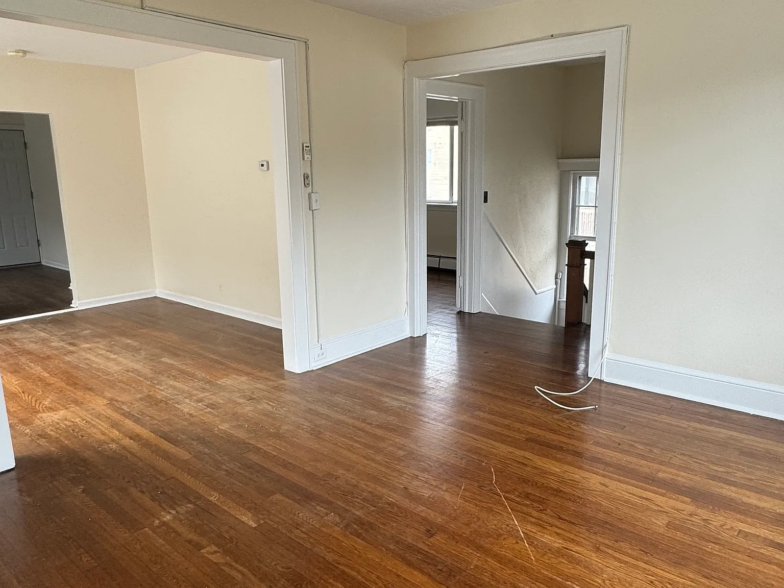 3 bed, 1.0 bath, 1050 sqft, $2,650 — Photo 2