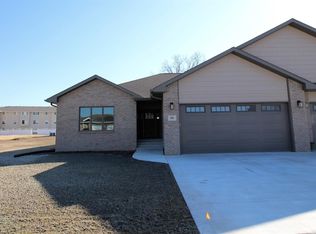 721 Nicholas Cir, York, NE 68467