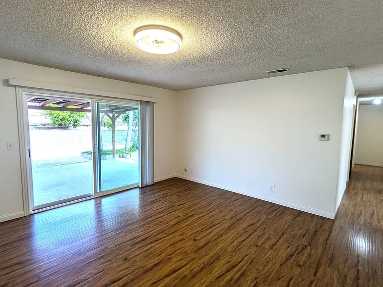 3221 Lemon Ln — Photo 4