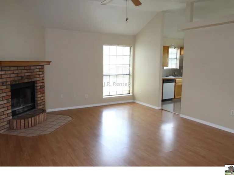 1506 Creek St — Photo 99