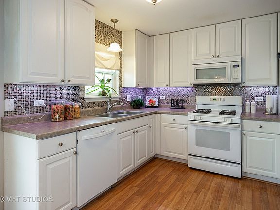 3rd image of 1710 Manor Oaks Dr