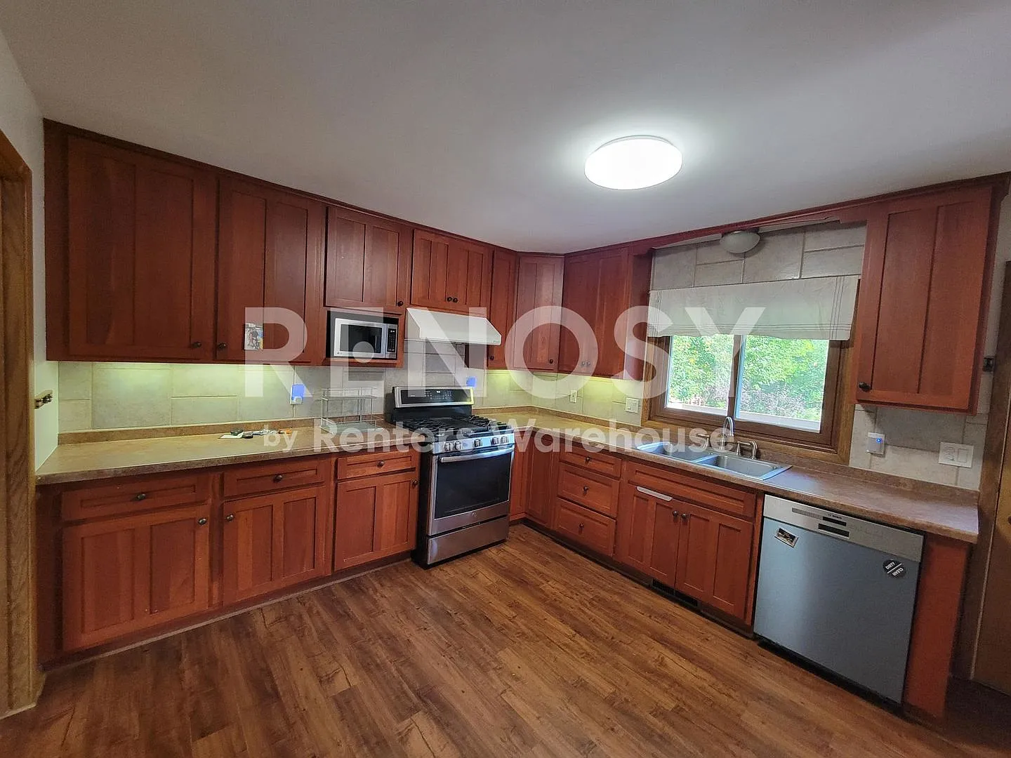 Available Now 3 Bedroom 3 Bath Single Family Home in Edina — Photo 4