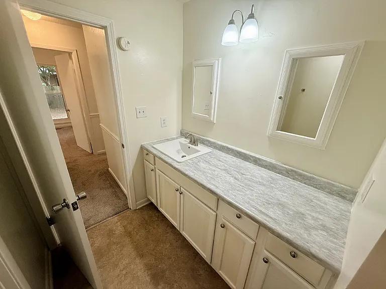 1009 Louisburg Pl — Photo 26