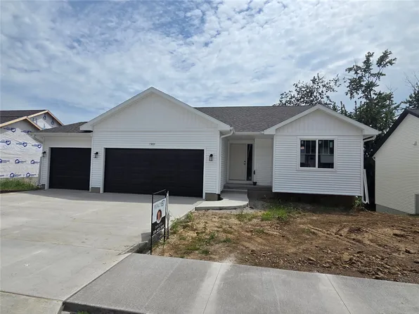 1901 Holly Meadow Ave SW, Cedar Rapids, IA 52404