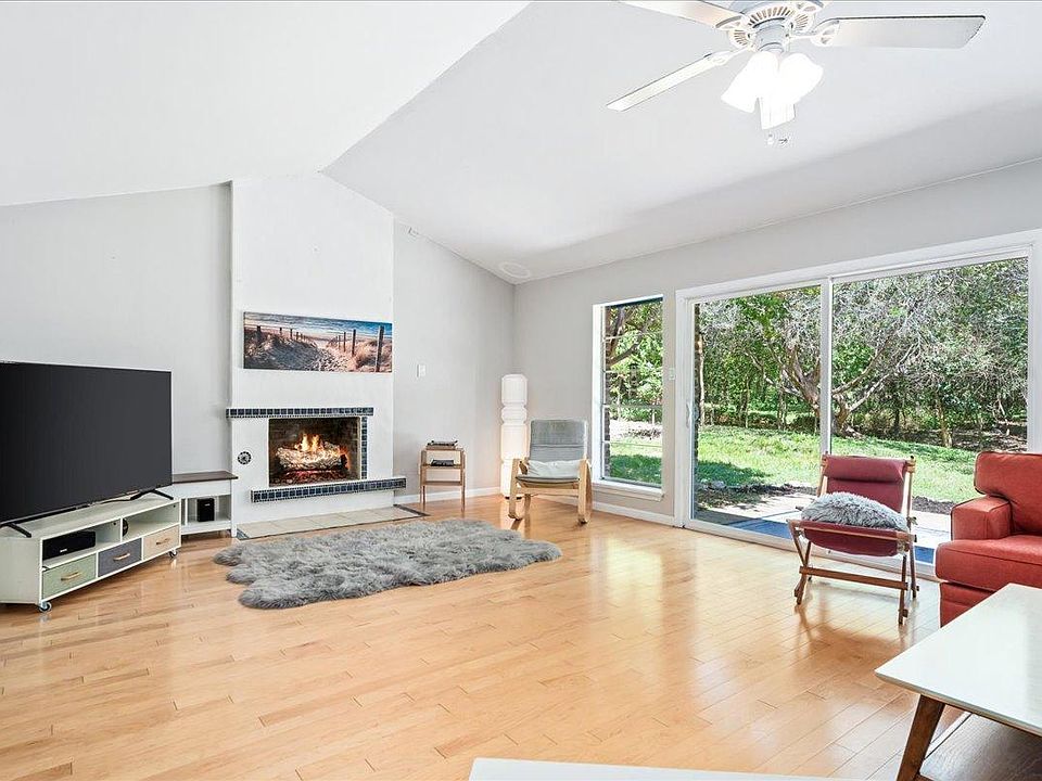 1st image of 304 Cedarbrook Ct