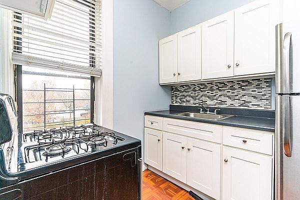1st image of 332 Howard Ave #10