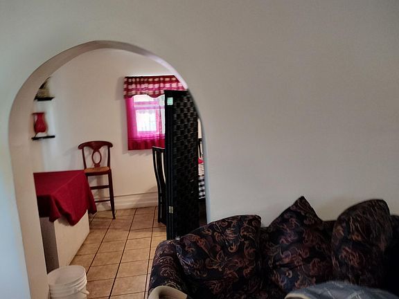 2nd image of 1820 W 12th Street #1820