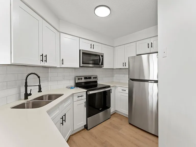 388 E Park Ave — Photo 2