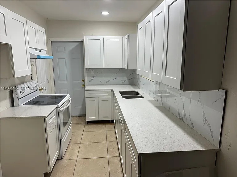 4141 SW 32nd Dr — Photo 12