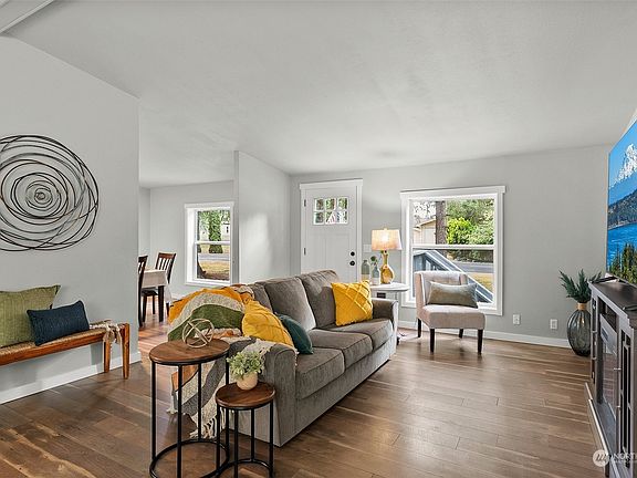 5th image of 17039 Heather Lane SE