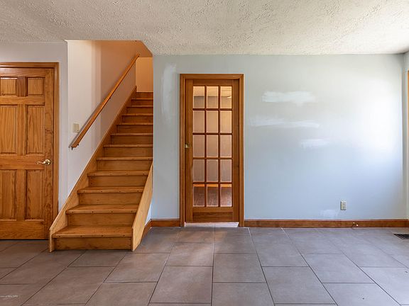 5th image of 511 E Grand River Ave