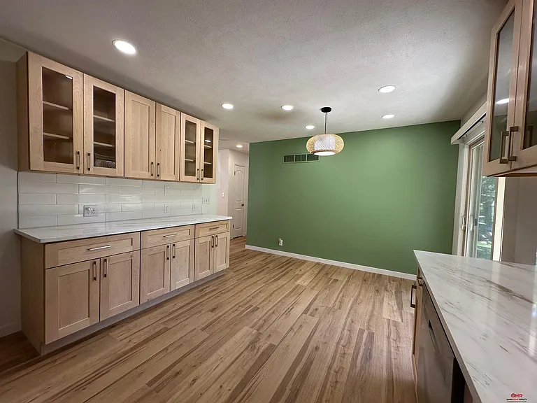 1839 W Arlington Cir — Photo 11