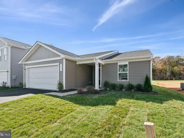 39 Holly Rd, Charles Town, WV 25414