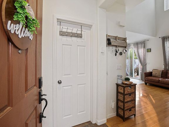 3rd image of 1079 Portofino Ave