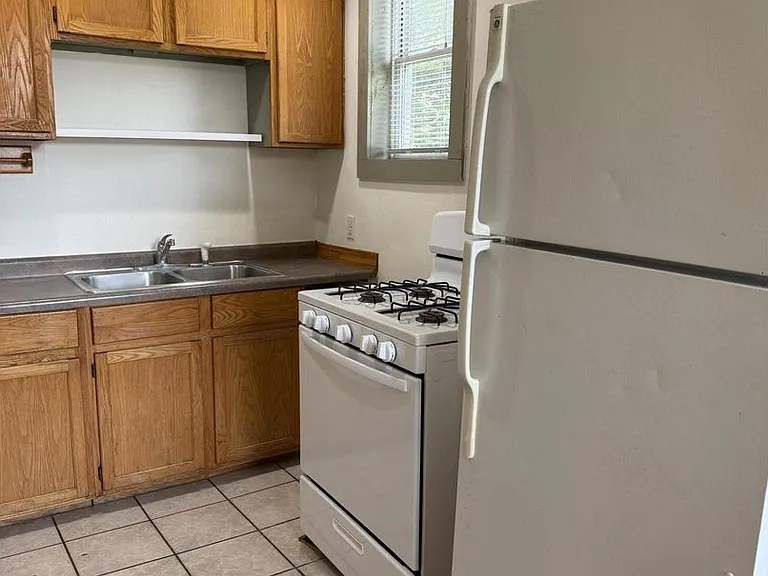 823 West Ave S — Photo 3
